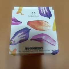 THE BODY SHOP フルフラワーズ ミニセット 香水のサムネイル
