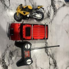 赤いHummerリモコンカーとバイクセットのサムネイル