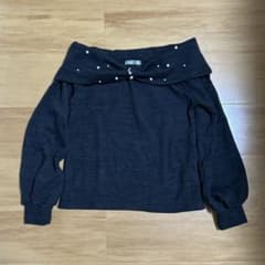 PALEMO STORE パール付き オフショルダーニットのサムネイル