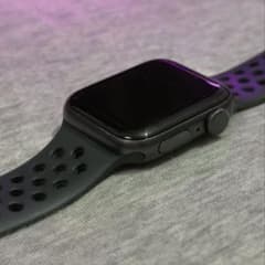 Apple Watch SE 40mm Nikeのサムネイル