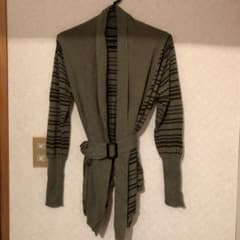 お値下げいたしました！EMPORIO ARMANIカーディガン　カーキ色のサムネイル