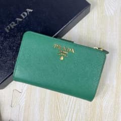 Prada プラダ 2つ折り財布 グリーン系 L字ファスナー Prada プラダ 2つ折り財布 グリーン系 L字ファスナー - メルカリ