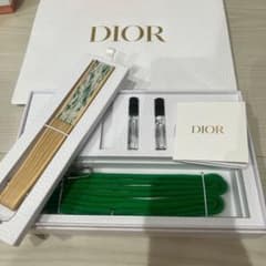 Dior ノベルティ 扇子&ミニ香水2点 サンプルセット - メルカリ