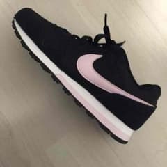 NIKE スニーカーのサムネイル