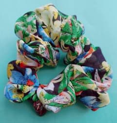 花柄シュシュ 赤いビーズ付きのサムネイル