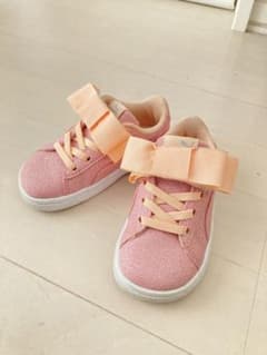 PUMA☆ピンクラメラメリボン　スニーカーのサムネイル