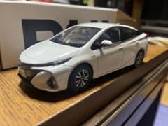 プリウス PHV パールのサムネイル