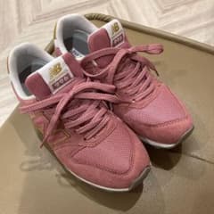ニューバランス スニーカーのサムネイル