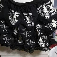 黒のスカートのサムネイル