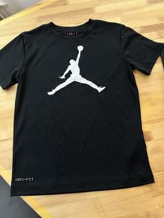 Jordan DRI-FIT ジョーダン　黒 Tシャツ キッズMサイズのサムネイル