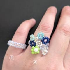 ハンドメイド ビーズリング 2点セット 花モチーフ ブルー系 - メルカリ