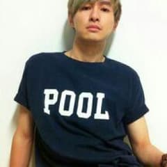 (新品)the POOL aoyama  ロゴTシャツのサムネイル
