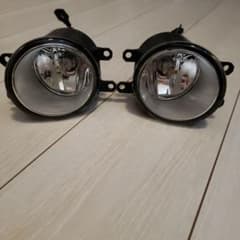 トヨタ純正品　フォグランプ　ヴェレーノLED付き　H8H11H16プリウス等に