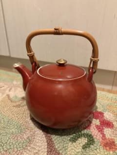 赤い陶器製急須 竹製ハンドル付き アンティーク レトロ - メルカリ