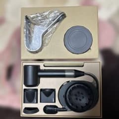 ダイソン ヘアドライヤー ジャンク品　本体と付属品のサムネイル