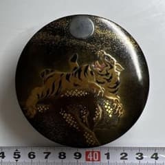 桂峰 極上盛上蒔絵 虎に月 蒔絵 香合 東キ7-1123☆2F トヒエサ - メルカリ