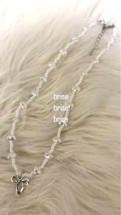 ビーズネックレス　ハンドメイド　手作り一点物リボンモチーフ　ホワイト　シルバーのサムネイル