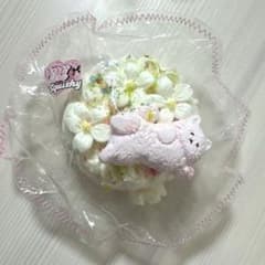 kikisquishy 猫ちゃんとお花のホールケーキのサムネイル
