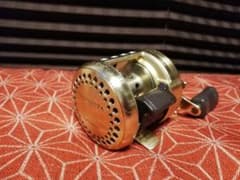 カルカッタ　100XT　SHIMANO　シマノ　ベイトリール　バスのサムネイル