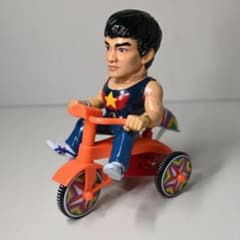 【超限定品】ブルース・リー★三輪車フィギュア★ラスト1 超限定品】ブルース・リー☆三輪車フィギュア☆ラスト1 - メルカリ