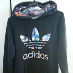 ［新作］adidas 黒パーカーのサムネイル