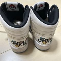 adidas ポケモンコラボ スニーカー ハイカット　22cmのサムネイル