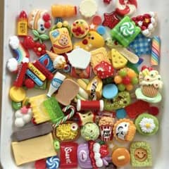 お菓子とキャラクターのフィギュアセットのサムネイル