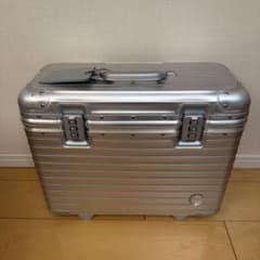 RIMOWA PILOTリモワ パイロット　Audi仕様　2輪廃盤 36ℓ RIMOWA PILOTリモワ パイロット Audi仕様 2輪廃盤 36ℓ - メルカリ