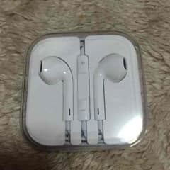 Apple純正イヤホン新品のサムネイル