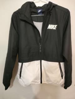 NIKE フード付きウィンドブレーカー XXL ブラック　春秋ジャンバー Nike フード付きウィンドブレーカー XL ブラック・ホワイト レディース