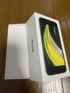 iPhone SE 箱＆充電器＆イヤホンのサムネイル