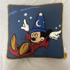 即購入⭕️ 値下げ可　ディズニー　ファンタジア ミッキー クッションのサムネイル