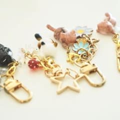 猫と花のキーホルダー④トラ猫のサムネイル