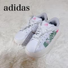 adidas アディダス 厚底スニーカー 花柄刺繍 ホワイト ピンクのサムネイル