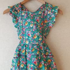 新品　フリルエプロンのサムネイル