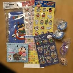 Crayon Shin-chan 9-piece set of merchandise (charms, stickers, etc.)