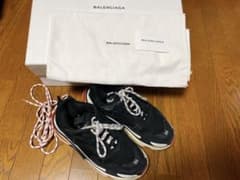 Balenciagaのサムネイル