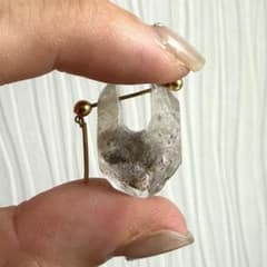 【美品】MONAKA jewelleryロックピアス 天然石片耳用のサムネイル