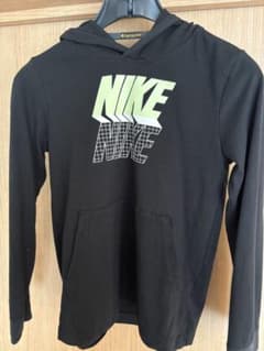美品⭐︎NIKE ブラック パーカー フード付きのサムネイル