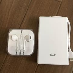 iphone☆Apple イヤホン&ポータブル充電器のサムネイル