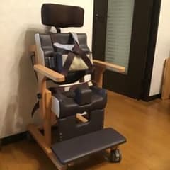 座位保持椅子のサムネイル