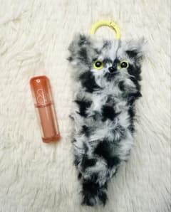 かぎ針編み　黒サビネコ　もふもふリップホルダー　ハンドメイド　バッグチャームのサムネイル