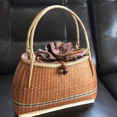 ハンドバッグ…可愛い、軽い竹で細かく作ってあります。のサムネイル