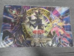 遊戯王 公式 アジア プレイマット 闇遊戯 ブラックマジシャンのサムネイル