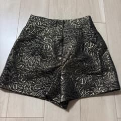ZARA ハイウエスト　ジャガードショートパンツ　ゴールド　Lのサムネイル