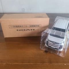 TOYOTA 新型NOAH 色見本ミニカー プラチナホワイトパールマイカ - メルカリ