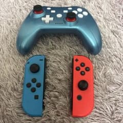 A*I様 プロコンとジョイコン(ジョイコンは壊れています)のサムネイル