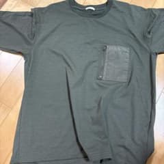 オリーブグリーン Tシャツ ジッパーポケット付きのサムネイル