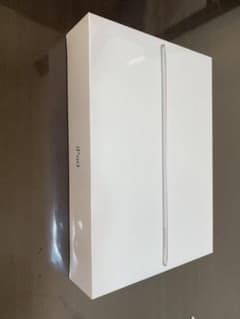 Apple iPad 第9世代 10.2型 （未開封）【ミナリ様専用】のサムネイル
