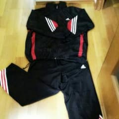 値下げしました   美品  adidasウィンドブレーカー 上下セットのサムネイル